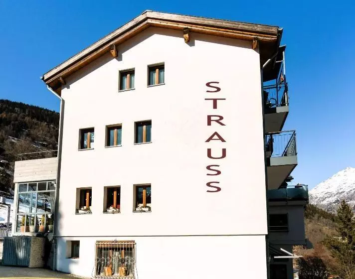 Aamiaismajoitus (B&B) Kulinarik & Geniesser Hôtel Strauss