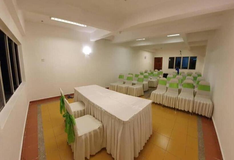 בית מלון כפרי Base