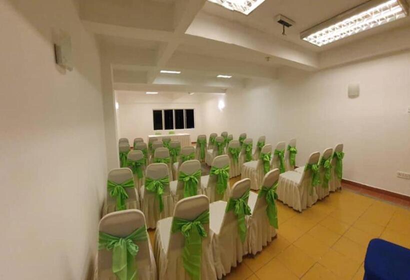 בית מלון כפרי Base