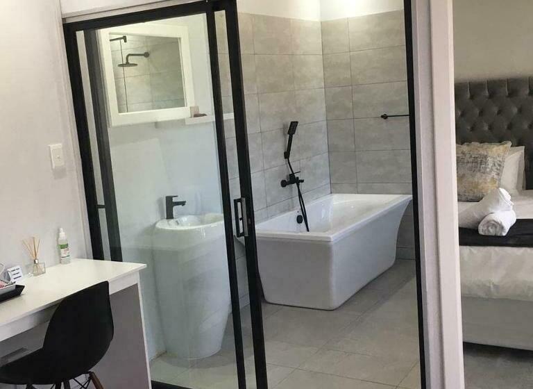 פנסיון 11 On Grace