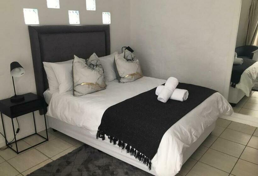 פנסיון 11 On Grace