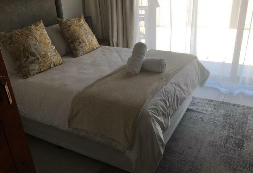 פנסיון 11 On Grace