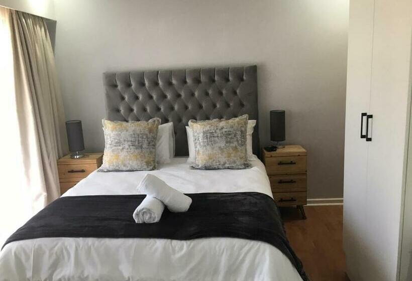 פנסיון 11 On Grace