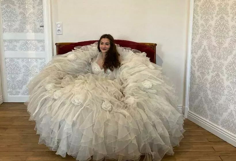 Majatalo Chambre Romantique Dans Le Château De La Bouchatte