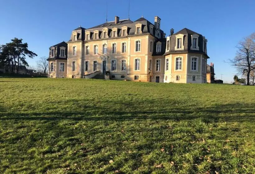 Majatalo Chambre Romantique Dans Le Château De La Bouchatte