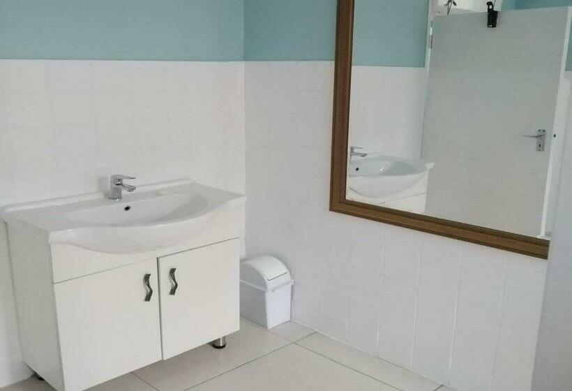 פנסיון Tre Fontane Guesthouse