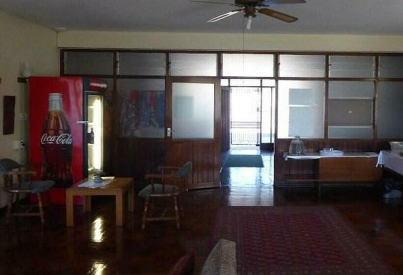 פנסיון Tre Fontane Guesthouse