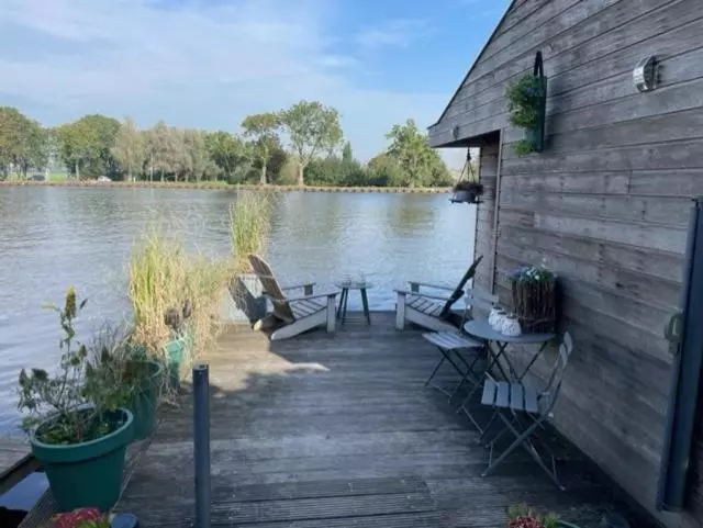 ベッドアンドブレックファースト Aangenaam Op De Rijn, Woonboot, Inclusief Privé Sauna