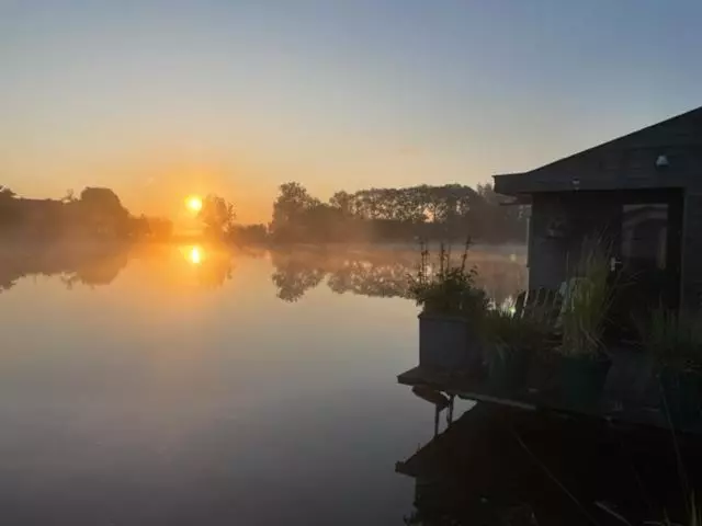 ベッドアンドブレックファースト Aangenaam Op De Rijn, Woonboot, Inclusief Privé Sauna