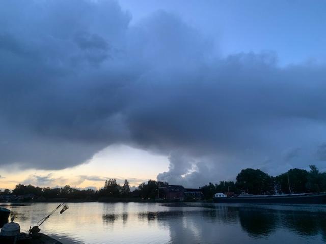 ベッドアンドブレックファースト Aangenaam Op De Rijn, Woonboot, Inclusief Privé Sauna