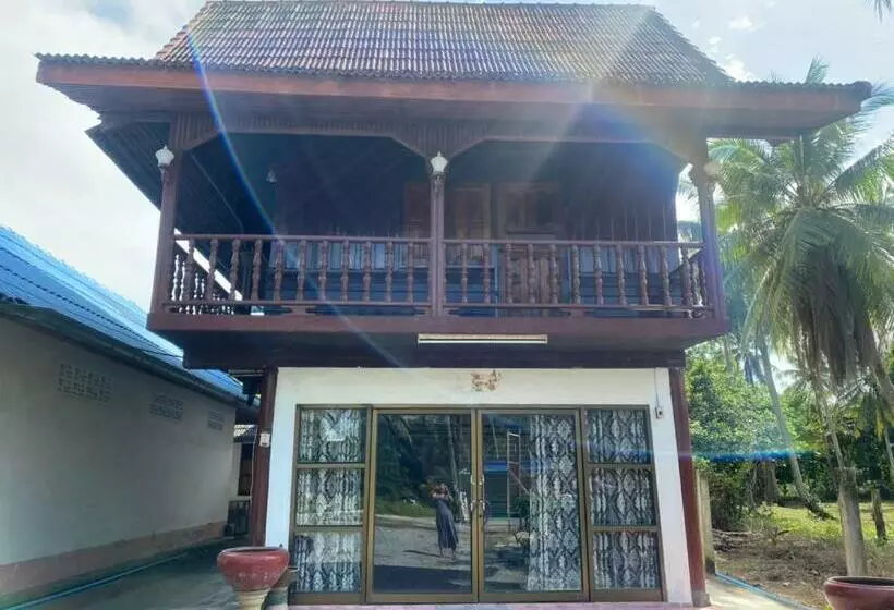 ペンション Reindeer House  Wat Chedi