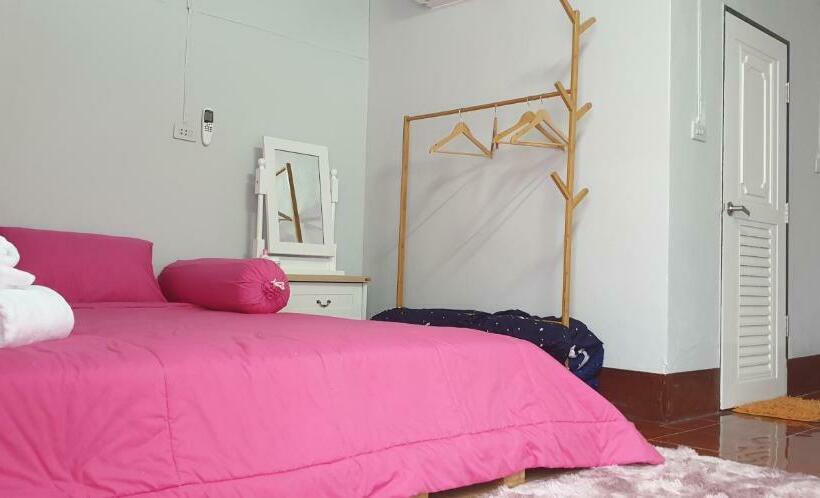 Pensjonat Reindeer House Wat Chedi