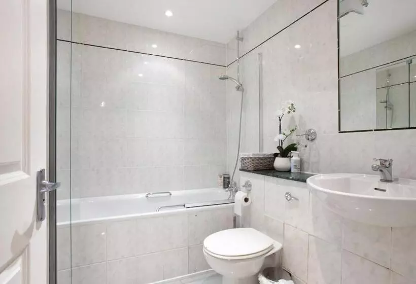 Discounted Flat W Lovely Terrace Near King S Road