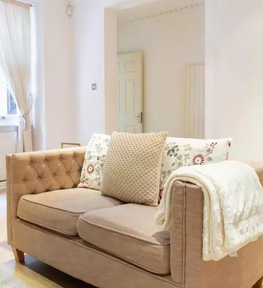Discounted Flat W Lovely Terrace Near King S Road