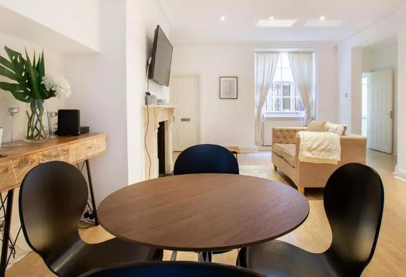 Discounted Flat W Lovely Terrace Near King S Road