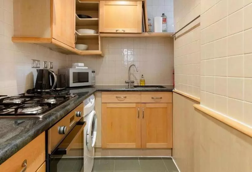 Discounted Flat W Lovely Terrace Near King S Road