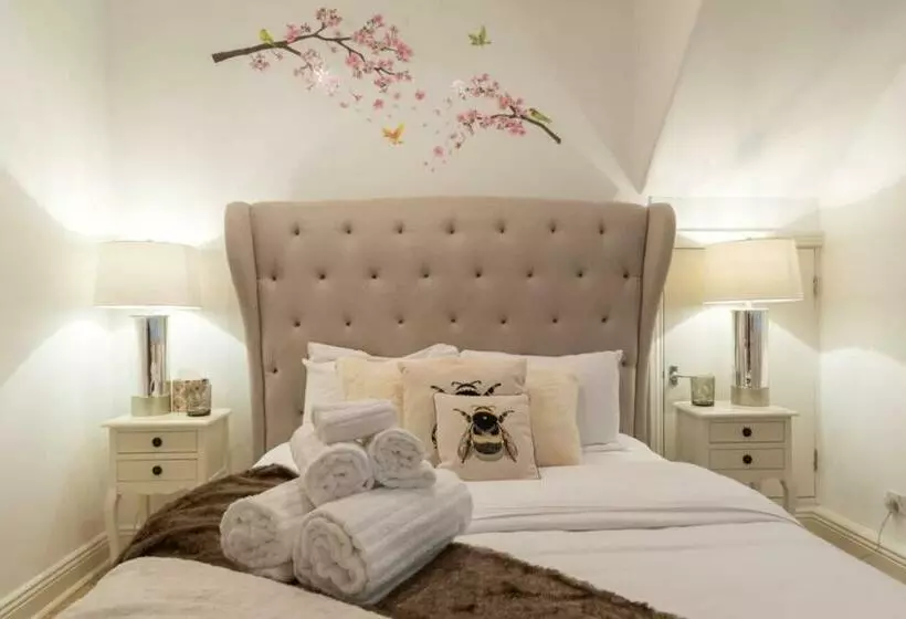 Discounted Flat W Lovely Terrace Near King S Road
