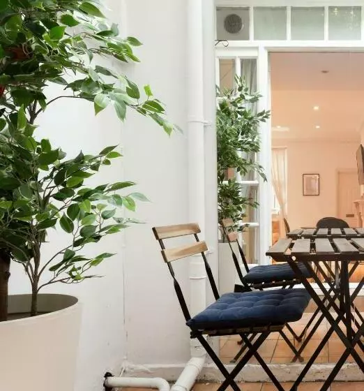 Discounted Flat W Lovely Terrace Near King S Road