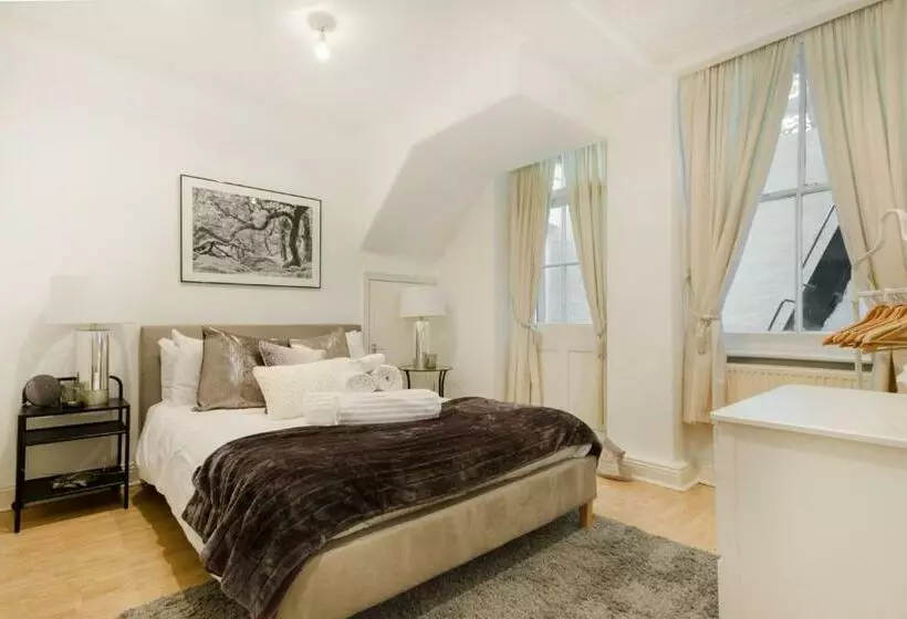 Discounted Flat W Lovely Terrace Near King S Road