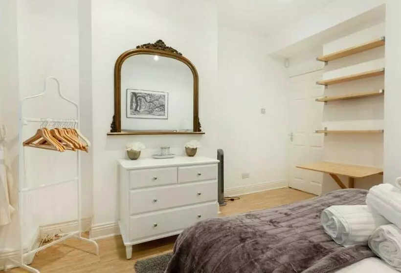 Discounted Flat W Lovely Terrace Near King S Road