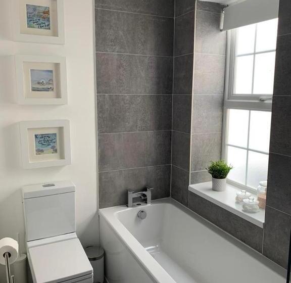 Pensão Jurassic Hideaway