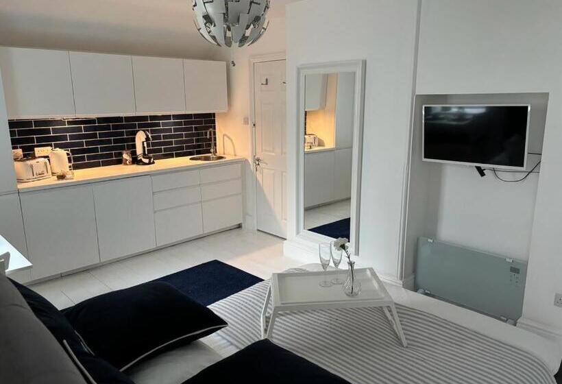 Pensão Jurassic Hideaway