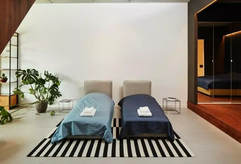 تختخواب و صبحانه New Beautiful Design Studio In Amsterdam West