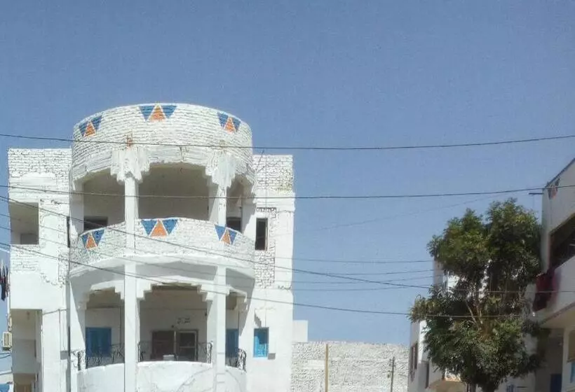 تختخواب و صبحانه Winji Guest House