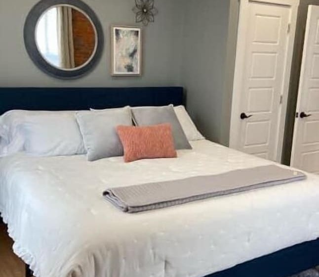 Отель Brickhouse Loft A Boutique