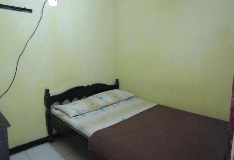 Отель Penginapan Melati Sarangan