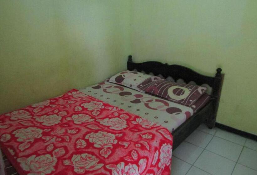 Отель Penginapan Melati Sarangan