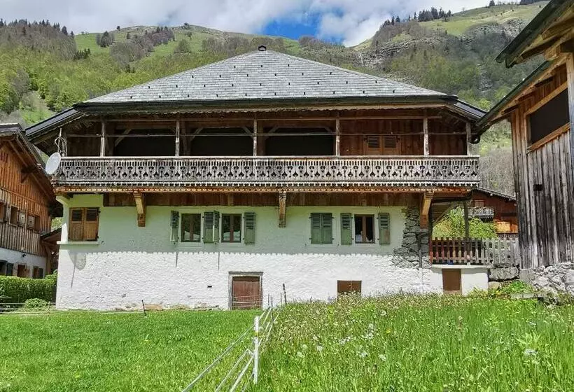 هتل The Alpichalets Retreat
