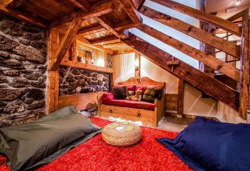 هتل The Alpichalets Retreat