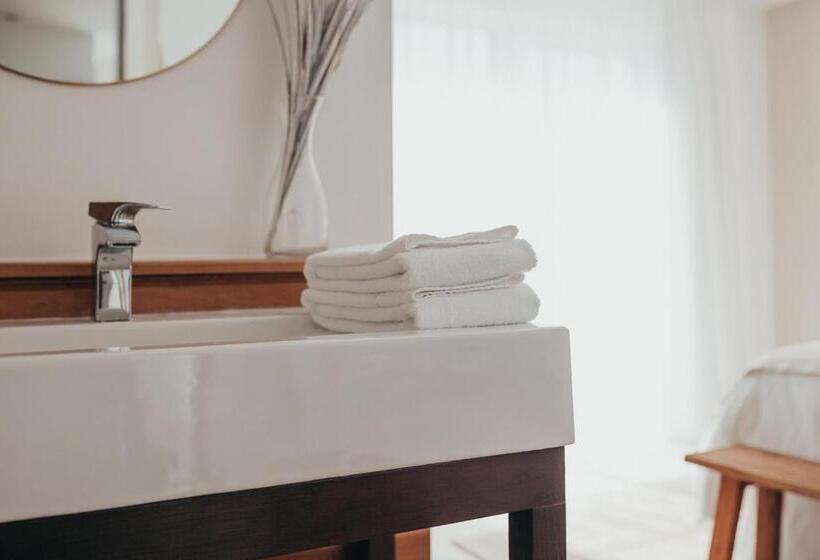 Bed and Breakfast Joy Beach House