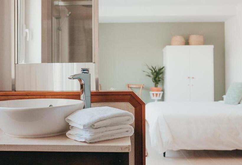 Bed and Breakfast Joy Beach House