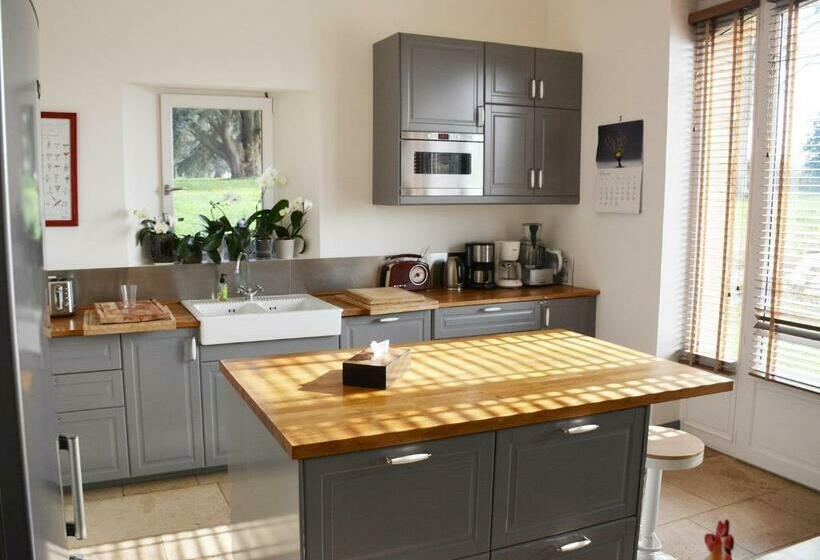 مبيت وإفطار La Bastide Rouge