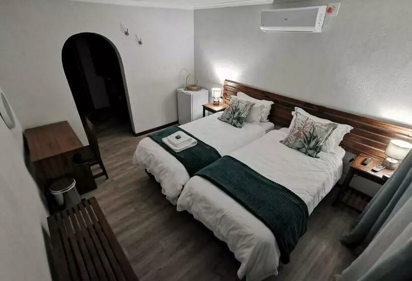 ペンション Rooihuis Lodge