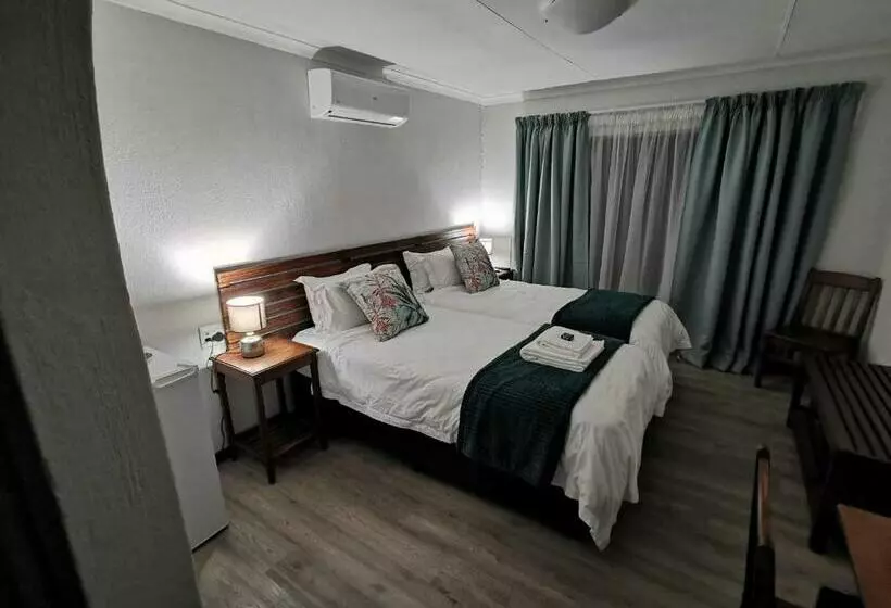 ペンション Rooihuis Lodge