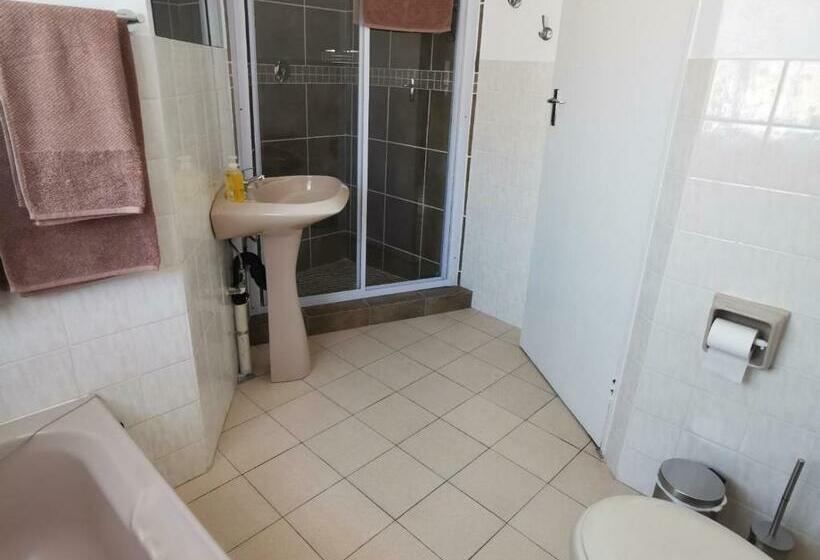 펜션 Rooihuis Lodge