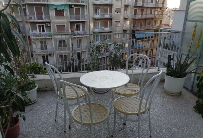 簡易ホテル Athens House