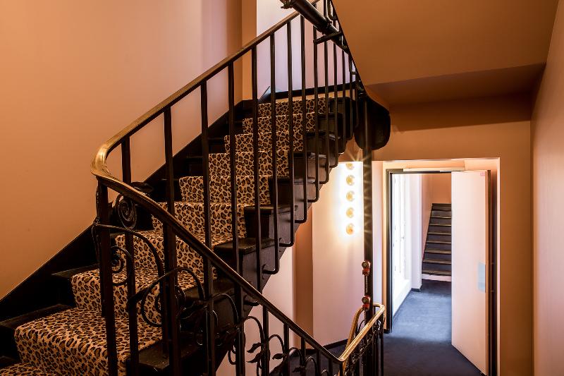 ホテル Hôtel Du Rond Point Des Champs élysées   Esprit De France