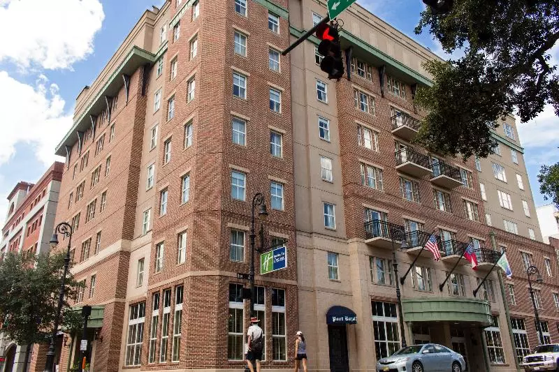 בית מלון כפרי Holiday Inn Express Savannah Historic District