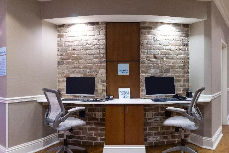 בית מלון כפרי Holiday Inn Express Savannah Historic District