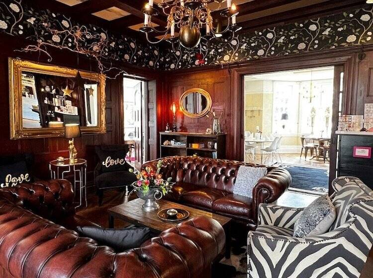 فندق L Dannegården