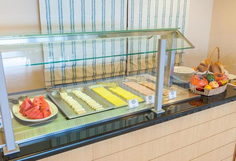 فندق Porto Plaza