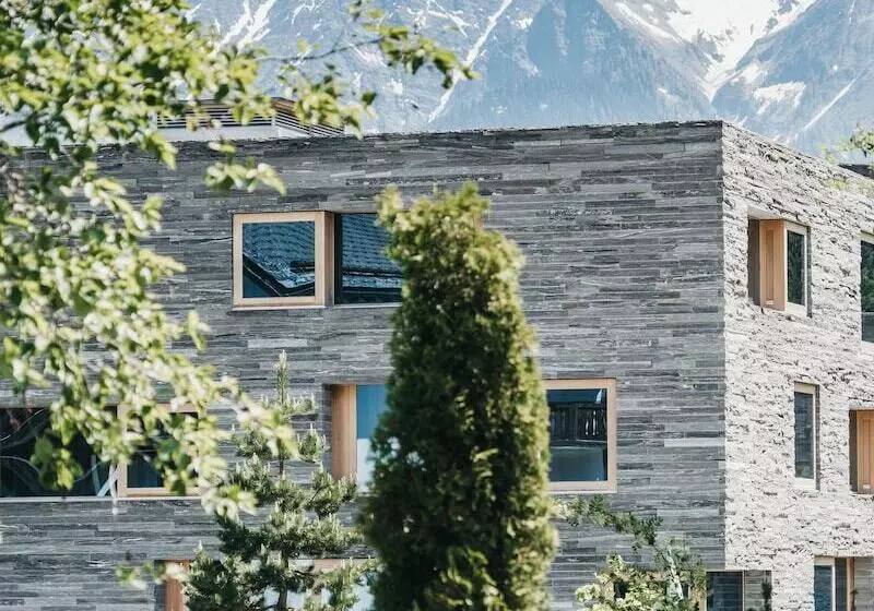 Отель Rocksresort