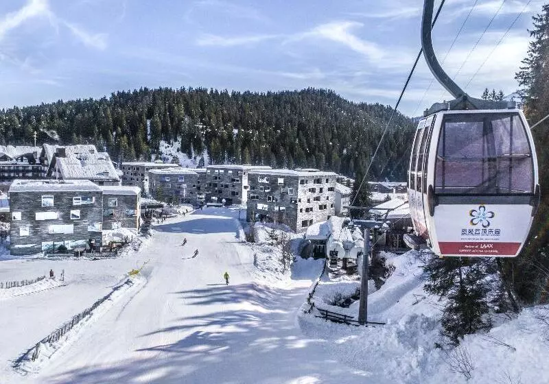 Отель Rocksresort