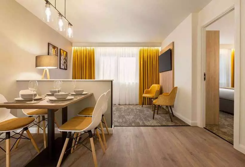 فندق Super 8 By Wyndham Chester East