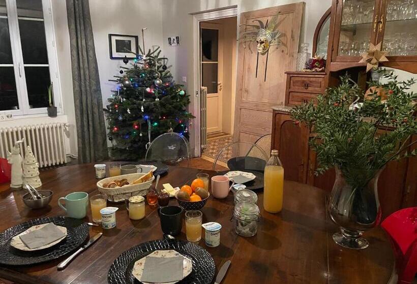 مبيت وإفطار Chez Guilem