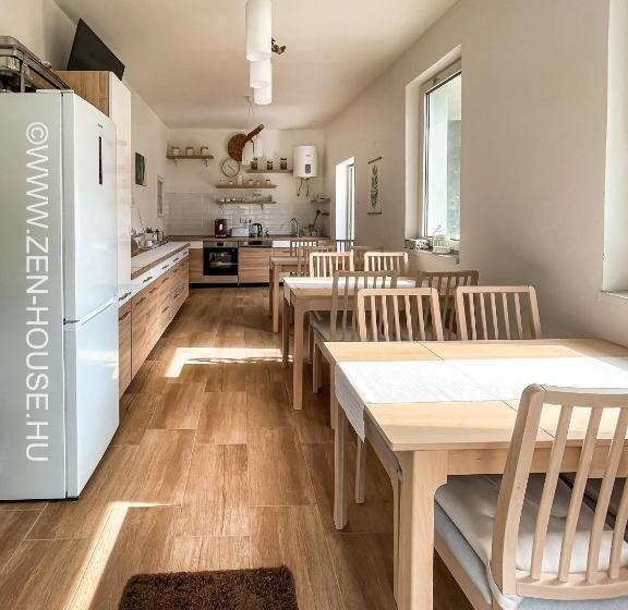 تختخواب و صبحانه Zen House